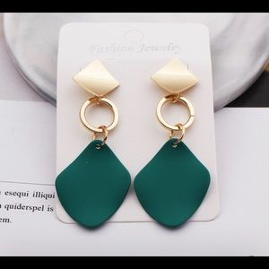 NWT Nieve Green Dangle Earrings